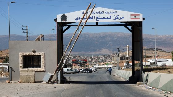 People walk at Masnaa border crossing between Lebanon and Syria, in Bekaa Governorate, Lebanon October 4, 2024. REUTERS/Mohamed Azakir