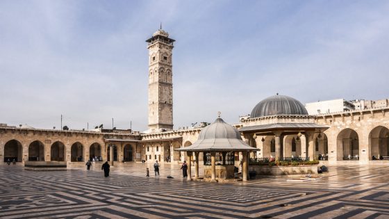 الجامع الأموي الكبير في حلب يفتح أبوابه لصلاة العشاء والتراويح خلال شهر رمضان