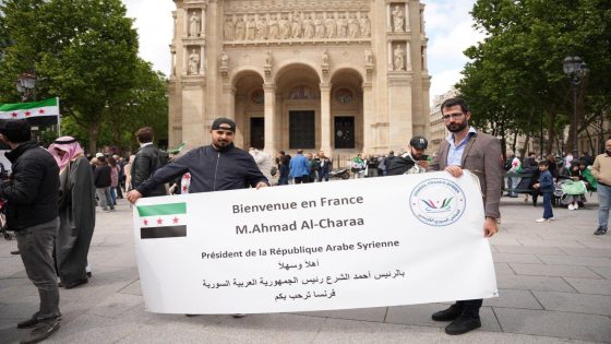 الجالية السورية في فرنسا تنظم وقفة ترحيبية بالرئيس أحمد الشرع وتطالب برفع العقوبات عن سوريا