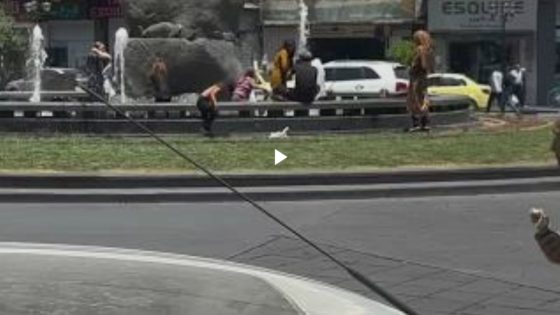 فيديو لنساء يسبحن في نافورة عامة بدمشق يثير الجدل على مواقع التواصل