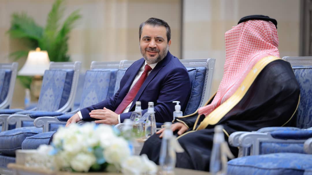 وزير الخارجية السوري يصل جدة للمشاركة في اجتماع منظمة التعاون الإسلامي بشأن العدوان الإسرائيلي